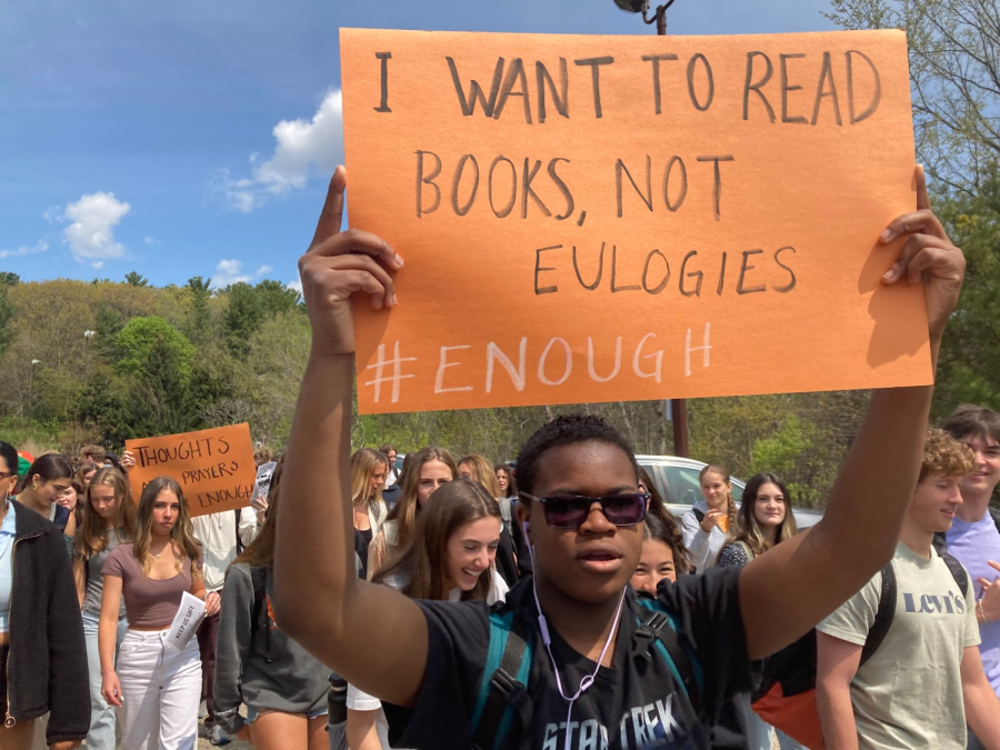 PHS Junior Maria Akalonu holds up a sign saying “I want to read books, not eulogies.” 
Photographer: Silver Lunt